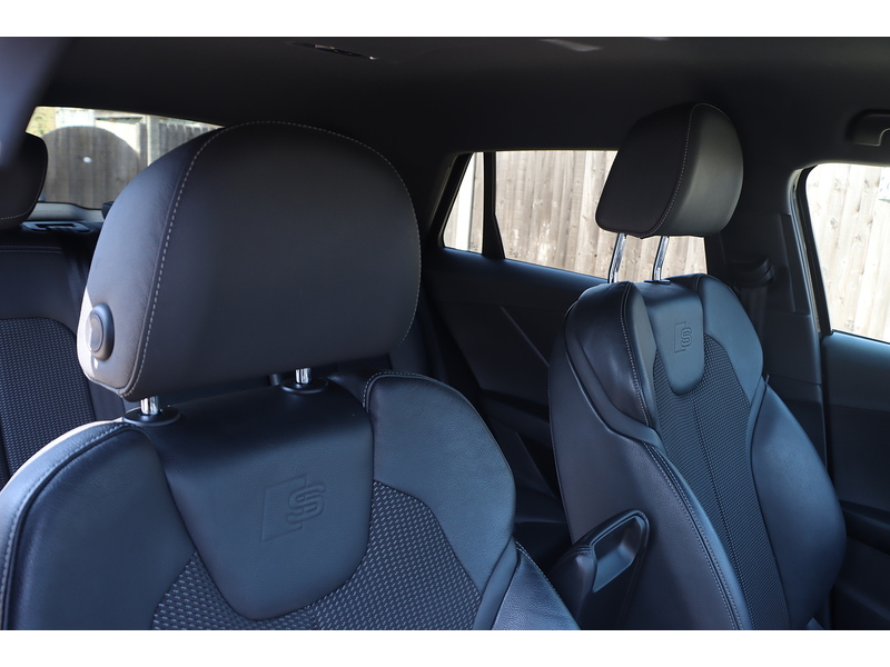 Audi 1.5 TFSI CoD 35 Black Edition SUV 5dr Petrol S Tronic Euro 6 (s/s) (150 ps) 72-74 Mitcham Road