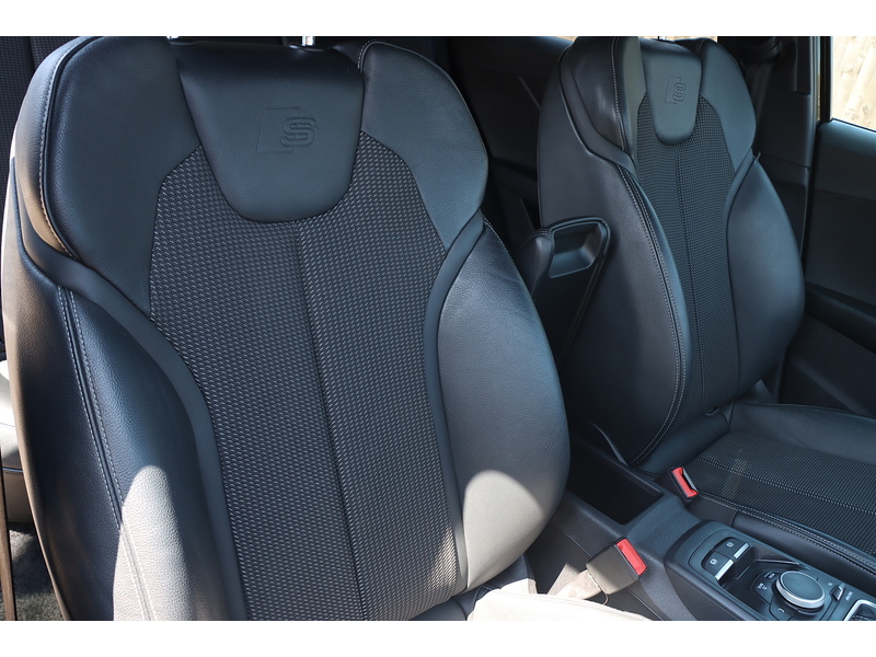 Audi 1.5 TFSI CoD 35 Black Edition SUV 5dr Petrol S Tronic Euro 6 (s/s) (150 ps) 72-74 Mitcham Road
