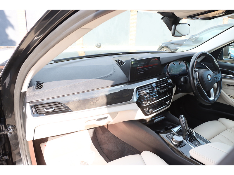 BMW 2.0 530i SE Touring 5dr Petrol Auto Euro 6 (s/s) (252 ps) 72-74 Mitcham Road