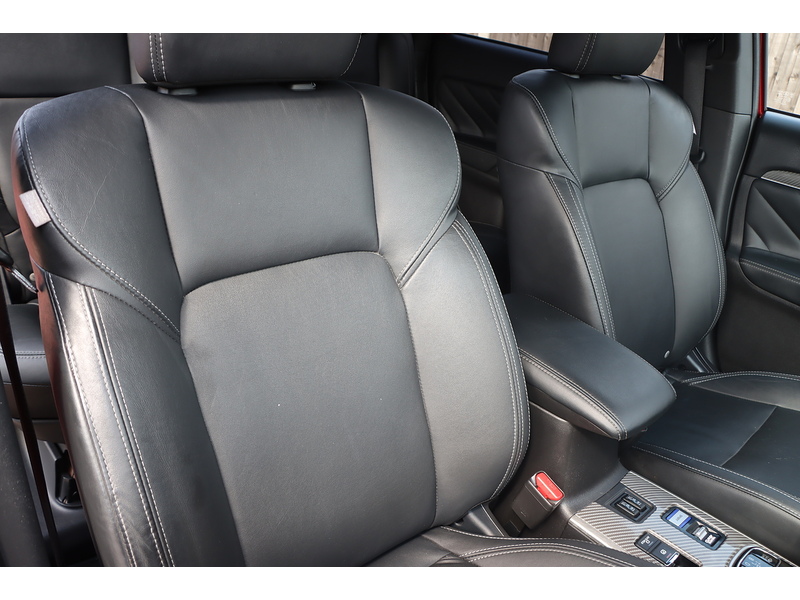 Mitsubishi 2.4H TWINMOTOR 13.8KWH 4H SUV 5DR PETROL PLUG-IN HYBRID CVT 4WD AUTO HEATED SEATS SAT NAV BLUETOOTH APPLE CARPLAY REAR CAMERA 2 OWNERS 54000 MILES FSH 72-74 Mitcham Road