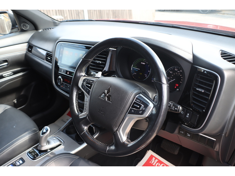 Mitsubishi 2.4H TWINMOTOR 13.8KWH 4H SUV 5DR PETROL PLUG-IN HYBRID CVT 4WD AUTO HEATED SEATS SAT NAV BLUETOOTH APPLE CARPLAY REAR CAMERA 2 OWNERS 54000 MILES FSH 72-74 Mitcham Road