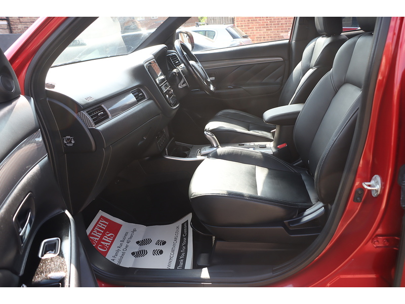 Mitsubishi 2.4H TWINMOTOR 13.8KWH 4H SUV 5DR PETROL PLUG-IN HYBRID CVT 4WD AUTO HEATED SEATS SAT NAV BLUETOOTH APPLE CARPLAY REAR CAMERA 2 OWNERS 54000 MILES FSH 72-74 Mitcham Road