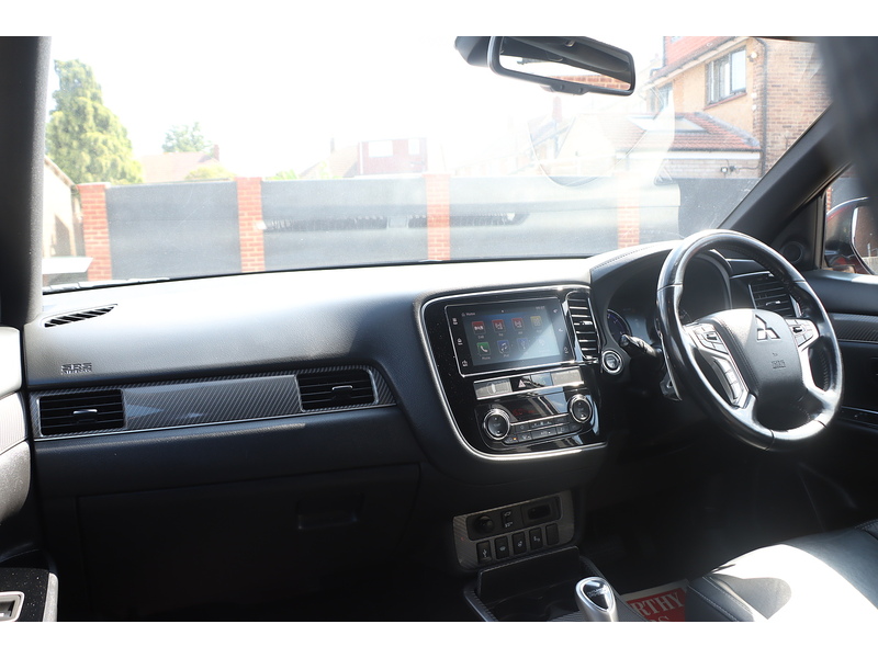 Mitsubishi 2.4H TWINMOTOR 13.8KWH 4H SUV 5DR PETROL PLUG-IN HYBRID CVT 4WD AUTO HEATED SEATS SAT NAV BLUETOOTH APPLE CARPLAY REAR CAMERA 2 OWNERS 54000 MILES FSH 72-74 Mitcham Road