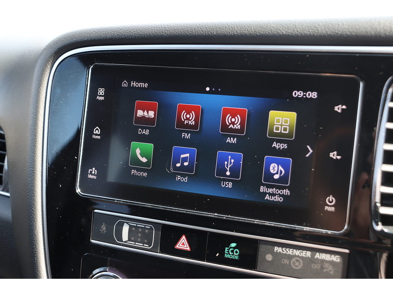 Mitsubishi 2.4H TWINMOTOR 13.8KWH 4H SUV 5DR PETROL PLUG-IN HYBRID CVT 4WD AUTO HEATED SEATS SAT NAV BLUETOOTH APPLE CARPLAY REAR CAMERA 2 OWNERS 54000 MILES FSH 72-74 Mitcham Road