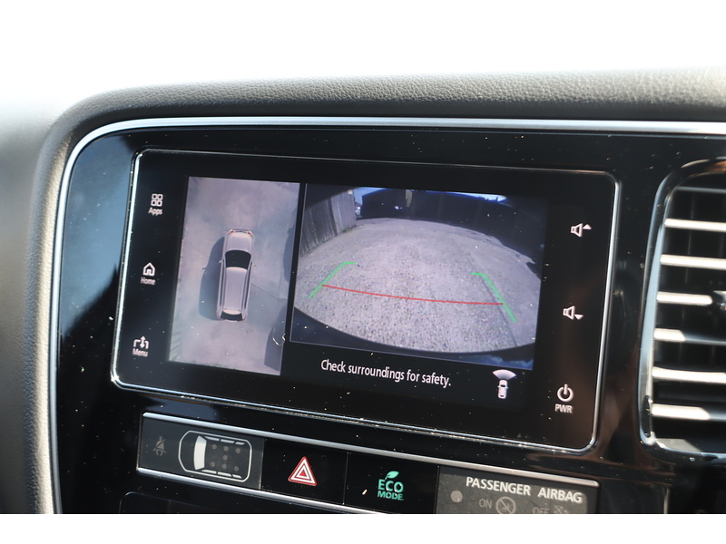 Mitsubishi 2.4H TWINMOTOR 13.8KWH 4H SUV 5DR PETROL PLUG-IN HYBRID CVT 4WD AUTO HEATED SEATS SAT NAV BLUETOOTH APPLE CARPLAY REAR CAMERA 2 OWNERS 54000 MILES FSH 72-74 Mitcham Road