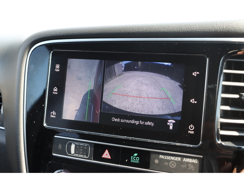 Mitsubishi 2.4H TWINMOTOR 13.8KWH 4H SUV 5DR PETROL PLUG-IN HYBRID CVT 4WD AUTO HEATED SEATS SAT NAV BLUETOOTH APPLE CARPLAY REAR CAMERA 2 OWNERS 54000 MILES FSH 72-74 Mitcham Road
