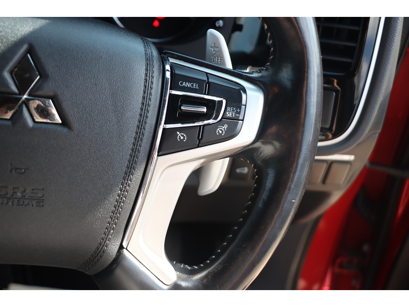 Mitsubishi 2.4H TWINMOTOR 13.8KWH 4H SUV 5DR PETROL PLUG-IN HYBRID CVT 4WD AUTO HEATED SEATS SAT NAV BLUETOOTH APPLE CARPLAY REAR CAMERA 2 OWNERS 54000 MILES FSH 72-74 Mitcham Road