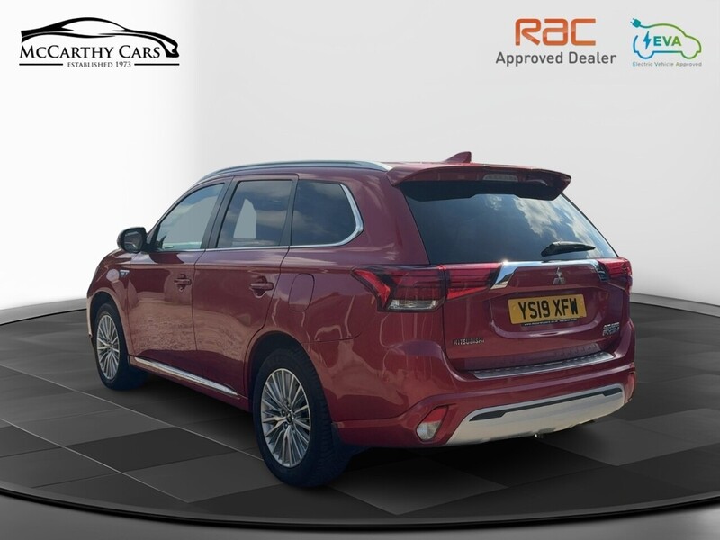 Mitsubishi 2.4H TWINMOTOR 13.8KWH 4H SUV 5DR PETROL PLUG-IN HYBRID CVT 4WD AUTO HEATED SEATS SAT NAV BLUETOOTH APPLE CARPLAY REAR CAMERA 2 OWNERS 54000 MILES FSH 72-74 Mitcham Road