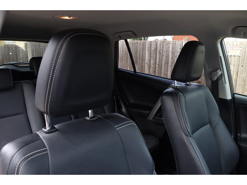 Toyota 2.0 V-MATIC EXCEL SUV 5DR PETROL CVT 4WD AUTO HEATED SEATS SAT NAV BLUETOOTH DAB STEREO REAR CAMERA PARKING AIDS 2 OWNERS 98000 MILES FSH 9 SERVICES 72-74 Mitcham Road