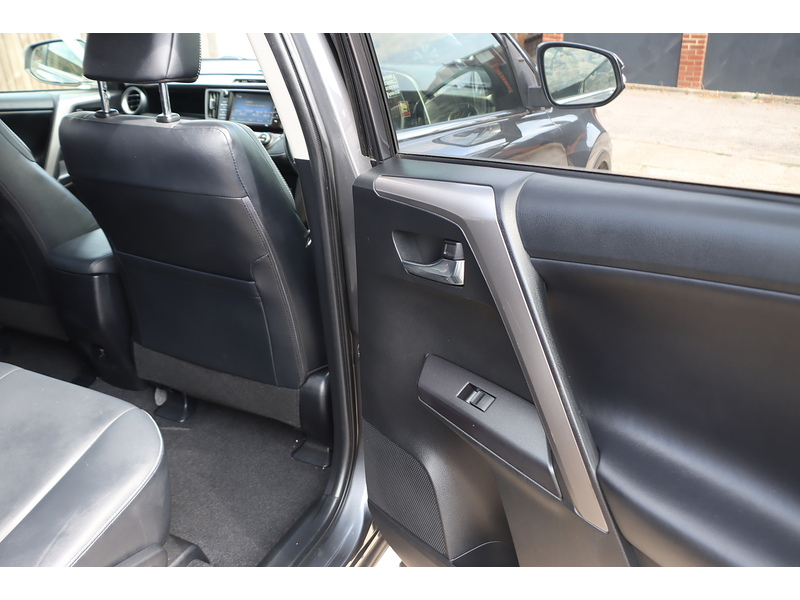 Toyota 2.0 V-MATIC EXCEL SUV 5DR PETROL CVT 4WD AUTO HEATED SEATS SAT NAV BLUETOOTH DAB STEREO REAR CAMERA PARKING AIDS 2 OWNERS 98000 MILES FSH 9 SERVICES 72-74 Mitcham Road