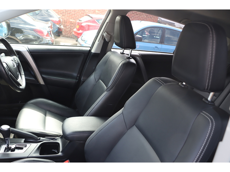Toyota 2.0 V-MATIC EXCEL SUV 5DR PETROL CVT 4WD AUTO HEATED SEATS SAT NAV BLUETOOTH DAB STEREO REAR CAMERA PARKING AIDS 2 OWNERS 98000 MILES FSH 9 SERVICES 72-74 Mitcham Road