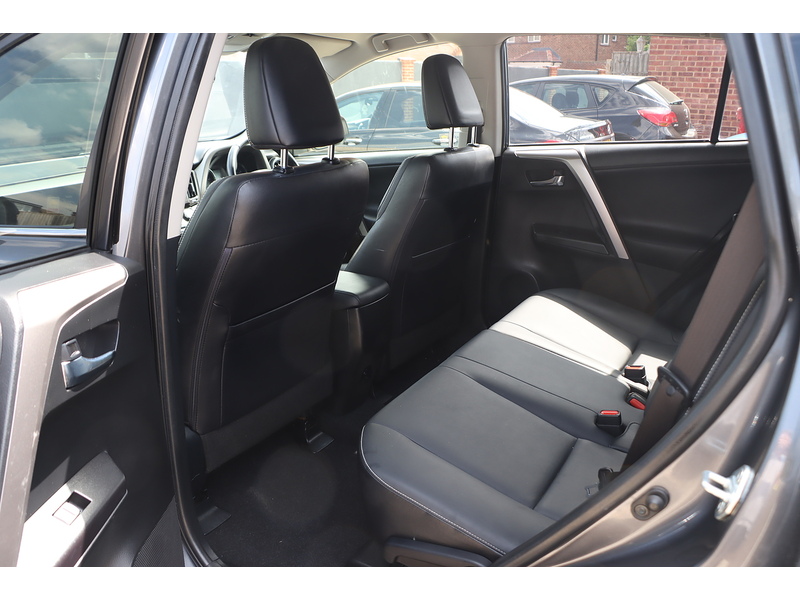 Toyota 2.0 V-MATIC EXCEL SUV 5DR PETROL CVT 4WD AUTO HEATED SEATS SAT NAV BLUETOOTH DAB STEREO REAR CAMERA PARKING AIDS 2 OWNERS 98000 MILES FSH 9 SERVICES 72-74 Mitcham Road