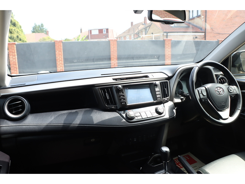 Toyota 2.0 V-MATIC EXCEL SUV 5DR PETROL CVT 4WD AUTO HEATED SEATS SAT NAV BLUETOOTH DAB STEREO REAR CAMERA PARKING AIDS 2 OWNERS 98000 MILES FSH 9 SERVICES 72-74 Mitcham Road