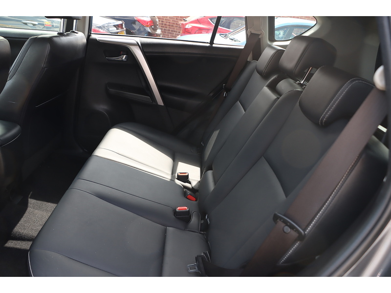 Toyota 2.0 V-MATIC EXCEL SUV 5DR PETROL CVT 4WD AUTO HEATED SEATS SAT NAV BLUETOOTH DAB STEREO REAR CAMERA PARKING AIDS 2 OWNERS 98000 MILES FSH 9 SERVICES 72-74 Mitcham Road