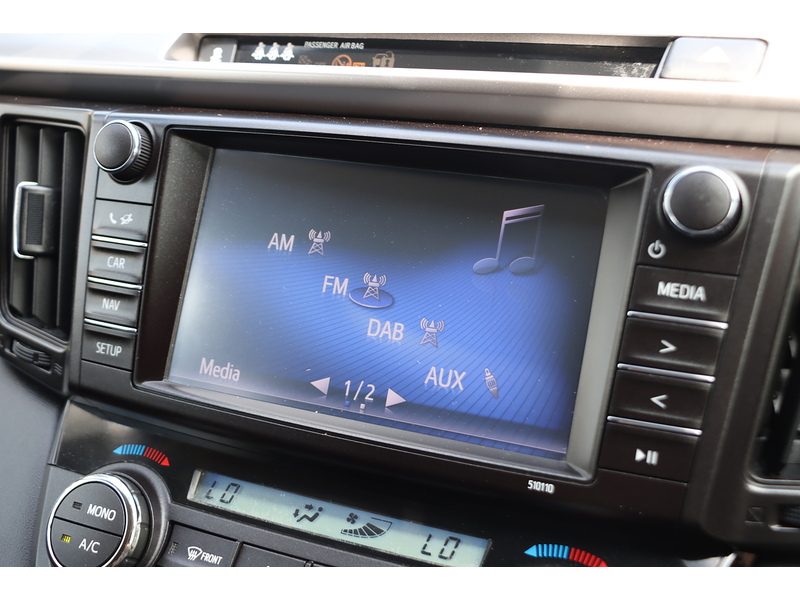 Toyota 2.0 V-MATIC EXCEL SUV 5DR PETROL CVT 4WD AUTO HEATED SEATS SAT NAV BLUETOOTH DAB STEREO REAR CAMERA PARKING AIDS 2 OWNERS 98000 MILES FSH 9 SERVICES 72-74 Mitcham Road