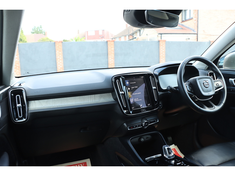 Volvo 1.5 T3 INSCRIPTION SUV 5DR PETROL AUTO FULL LEATHER SEATS SATNAV BLUETOOTH DAB STEREO PARKING AIDS 1 OWNER FROM NEW ONLY 41000 MILES SH NO ULEZ CHARGE 72-74 Mitcham Road