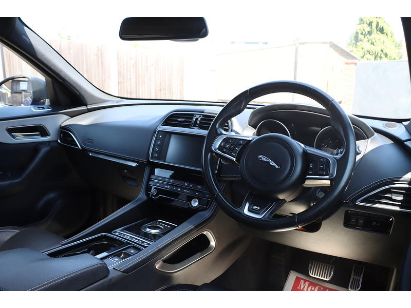 Jaguar 2.0 P250I R-SPORT SUV 5DR PETROL AWD AUTO PAN ROOF HEATED SEATS SAT NAV BLUETOOTH DAB STEREO REAR CAMERA PARKING AIDS ONLY 62000 MILES SH 5 SERVICES 72-74 Mitcham Road