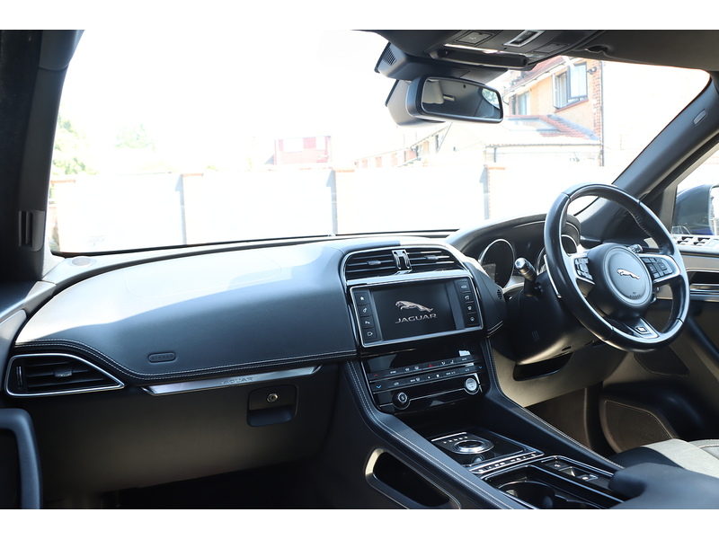Jaguar 2.0 P250I R-SPORT SUV 5DR PETROL AWD AUTO PAN ROOF HEATED SEATS SAT NAV BLUETOOTH DAB STEREO REAR CAMERA PARKING AIDS ONLY 62000 MILES SH 5 SERVICES 72-74 Mitcham Road
