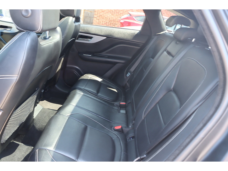 Jaguar 2.0 P250I R-SPORT SUV 5DR PETROL AWD AUTO PAN ROOF HEATED SEATS SAT NAV BLUETOOTH DAB STEREO REAR CAMERA PARKING AIDS ONLY 62000 MILES SH 5 SERVICES 72-74 Mitcham Road