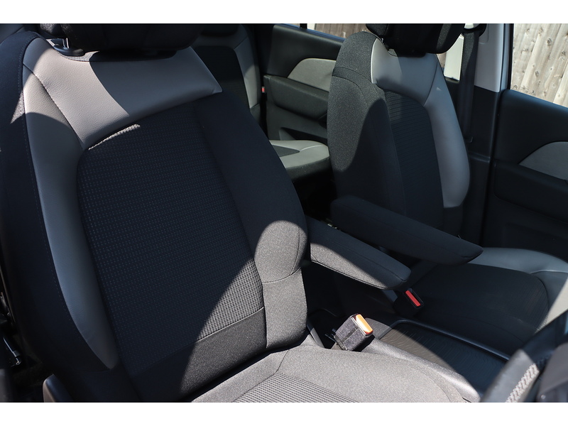 Citroen 1.2 PURETECH FLAIR PLUS MPV 5DR PETROL EAT8 AUTO 7 SEATER PAN ROOF SAT NAV BLUETOOTH APPLE CARPLAY REAR CAMERA PARKING AIDS 2 OWNERS 14000 MILES FSH 72-74 Mitcham Road