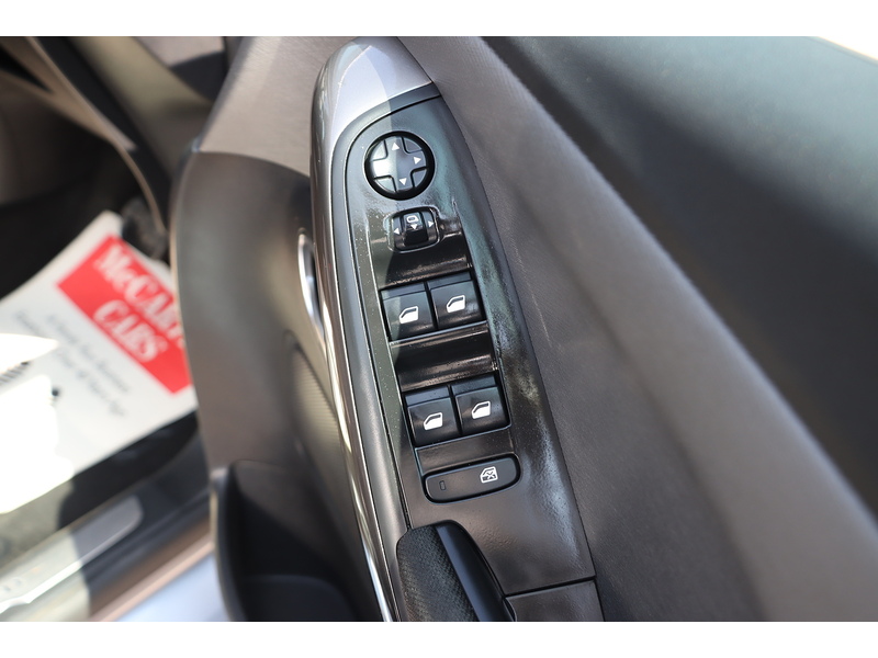 Citroen 1.2 PURETECH FLAIR PLUS MPV 5DR PETROL EAT8 AUTO 7 SEATER PAN ROOF SAT NAV BLUETOOTH APPLE CARPLAY REAR CAMERA PARKING AIDS 2 OWNERS 14000 MILES FSH 72-74 Mitcham Road