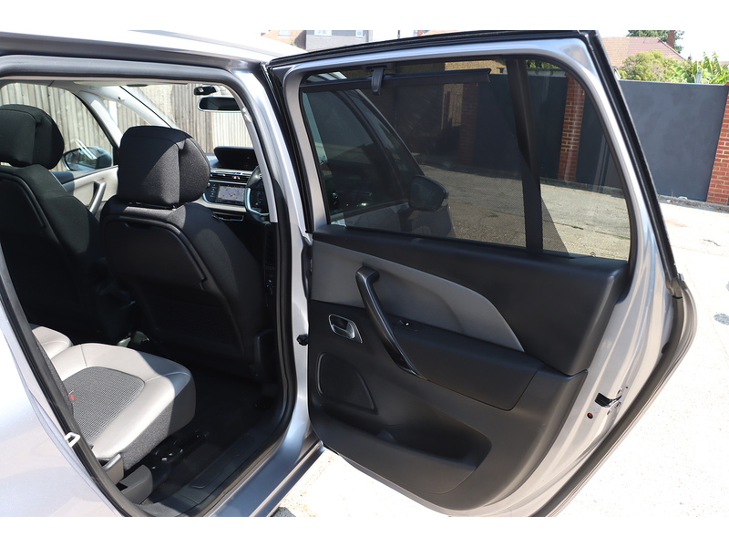 Citroen 1.2 PURETECH FLAIR PLUS MPV 5DR PETROL EAT8 AUTO 7 SEATER PAN ROOF SAT NAV BLUETOOTH APPLE CARPLAY REAR CAMERA PARKING AIDS 2 OWNERS 14000 MILES FSH 72-74 Mitcham Road