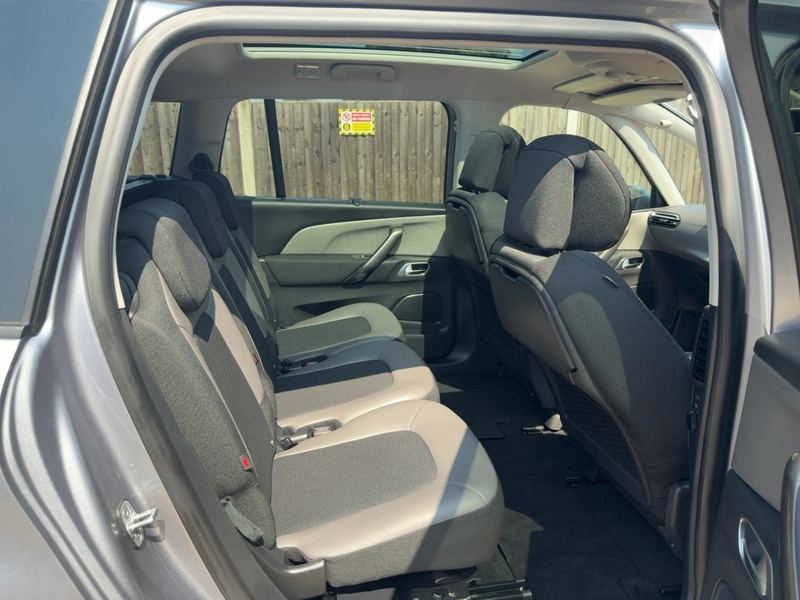 Citroen 1.2 PURETECH FLAIR PLUS MPV 5DR PETROL EAT8 AUTO 7 SEATER PAN ROOF SAT NAV BLUETOOTH APPLE CARPLAY REAR CAMERA PARKING AIDS 2 OWNERS 14000 MILES FSH 72-74 Mitcham Road