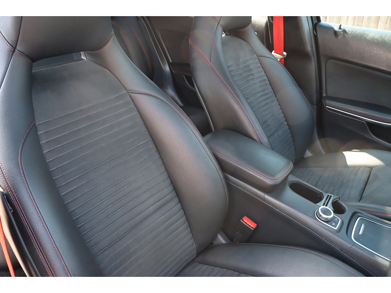 Mercedes-Benz A250 2.0 AMG (PREMIUM) HATCHBACK 5DR PETROL 7G-DCT AUTO SUNROOF HEATED SEATS SAT NAV BLUETOOTH STEREO REAR CAMERA WITH PARKING AIDS 85000 MILES SH 72-74 Mitcham Road