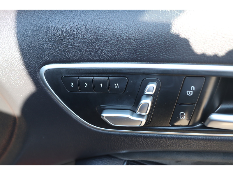 Mercedes-Benz A250 2.0 AMG (PREMIUM) HATCHBACK 5DR PETROL 7G-DCT AUTO SUNROOF HEATED SEATS SAT NAV BLUETOOTH STEREO REAR CAMERA WITH PARKING AIDS 85000 MILES SH 72-74 Mitcham Road