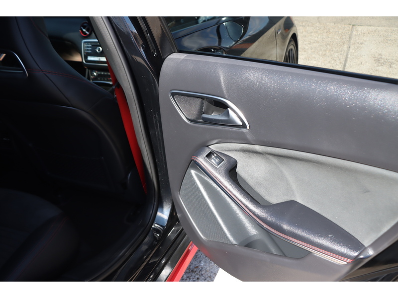 Mercedes-Benz A250 2.0 AMG (PREMIUM) HATCHBACK 5DR PETROL 7G-DCT AUTO SUNROOF HEATED SEATS SAT NAV BLUETOOTH STEREO REAR CAMERA WITH PARKING AIDS 85000 MILES SH 72-74 Mitcham Road