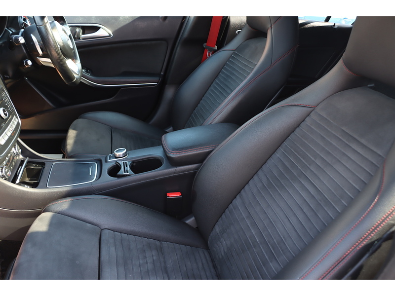Mercedes-Benz A250 2.0 AMG (PREMIUM) HATCHBACK 5DR PETROL 7G-DCT AUTO SUNROOF HEATED SEATS SAT NAV BLUETOOTH STEREO REAR CAMERA WITH PARKING AIDS 85000 MILES SH 72-74 Mitcham Road