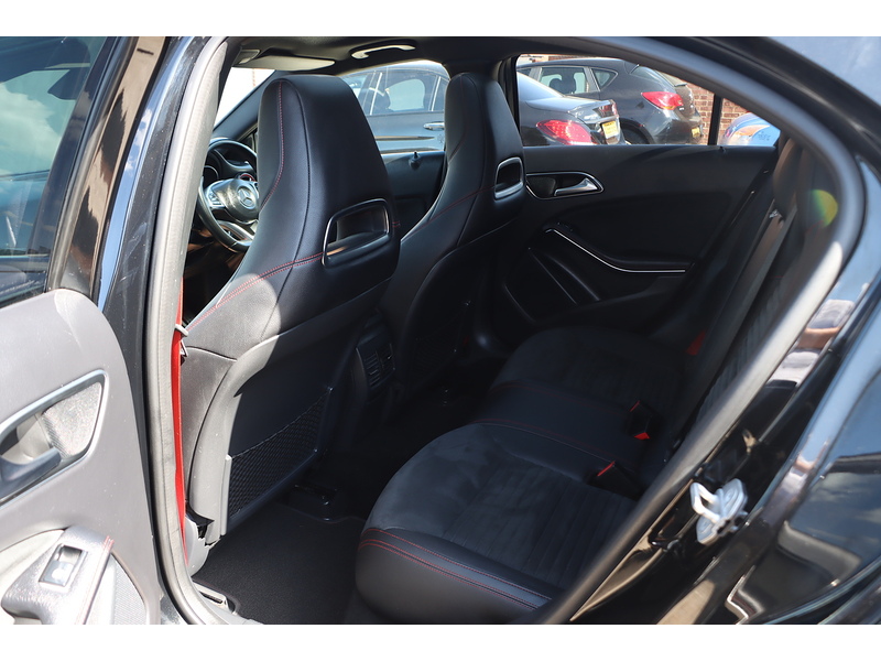 Mercedes-Benz A250 2.0 AMG (PREMIUM) HATCHBACK 5DR PETROL 7G-DCT AUTO SUNROOF HEATED SEATS SAT NAV BLUETOOTH STEREO REAR CAMERA WITH PARKING AIDS 85000 MILES SH 72-74 Mitcham Road