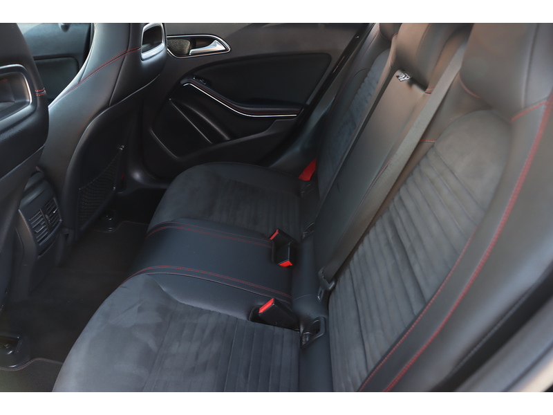 Mercedes-Benz A250 2.0 AMG (PREMIUM) HATCHBACK 5DR PETROL 7G-DCT AUTO SUNROOF HEATED SEATS SAT NAV BLUETOOTH STEREO REAR CAMERA WITH PARKING AIDS 85000 MILES SH 72-74 Mitcham Road