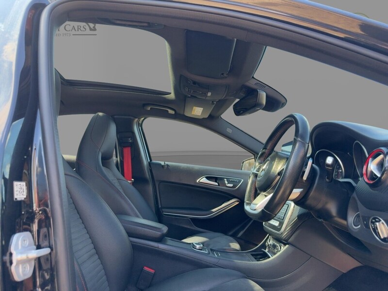 Mercedes-Benz A250 2.0 AMG (PREMIUM) HATCHBACK 5DR PETROL 7G-DCT AUTO SUNROOF HEATED SEATS SAT NAV BLUETOOTH STEREO REAR CAMERA WITH PARKING AIDS 85000 MILES SH 72-74 Mitcham Road