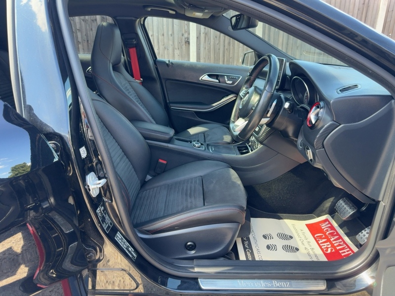 Mercedes-Benz A250 2.0 AMG (PREMIUM) HATCHBACK 5DR PETROL 7G-DCT AUTO SUNROOF HEATED SEATS SAT NAV BLUETOOTH STEREO REAR CAMERA WITH PARKING AIDS 85000 MILES SH 72-74 Mitcham Road