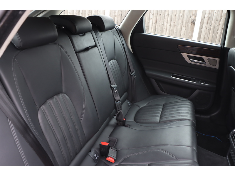 Jaguar 2.0I PORTFOLIO GPF SPORTBRAKE 5DR PETROL AUTO HEATED SEATS SATNAV BLUETOOTH DAB STEREO APPLE CARPLAY REAR CAMERA WITH PARKING AIDS ONLY 72000 MILES SH 72-74 Mitcham Road