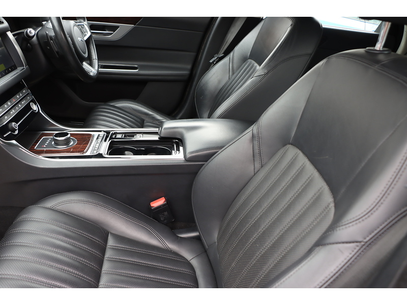 Jaguar 2.0I PORTFOLIO GPF SPORTBRAKE 5DR PETROL AUTO HEATED SEATS SATNAV BLUETOOTH DAB STEREO APPLE CARPLAY REAR CAMERA WITH PARKING AIDS ONLY 72000 MILES SH 72-74 Mitcham Road