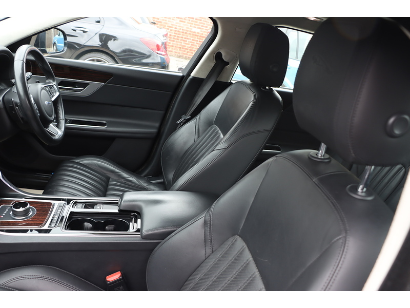 Jaguar 2.0I PORTFOLIO GPF SPORTBRAKE 5DR PETROL AUTO HEATED SEATS SATNAV BLUETOOTH DAB STEREO APPLE CARPLAY REAR CAMERA WITH PARKING AIDS ONLY 72000 MILES SH 72-74 Mitcham Road