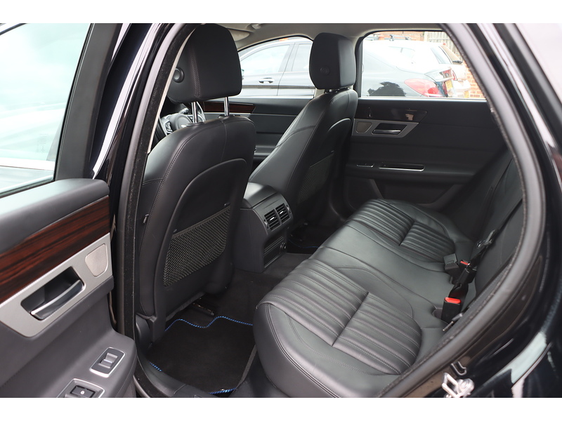 Jaguar 2.0I PORTFOLIO GPF SPORTBRAKE 5DR PETROL AUTO HEATED SEATS SATNAV BLUETOOTH DAB STEREO APPLE CARPLAY REAR CAMERA WITH PARKING AIDS ONLY 72000 MILES SH 72-74 Mitcham Road