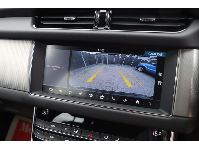 Jaguar 2.0I PORTFOLIO GPF SPORTBRAKE 5DR PETROL AUTO HEATED SEATS SATNAV BLUETOOTH DAB STEREO APPLE CARPLAY REAR CAMERA WITH PARKING AIDS ONLY 72000 MILES SH 72-74 Mitcham Road