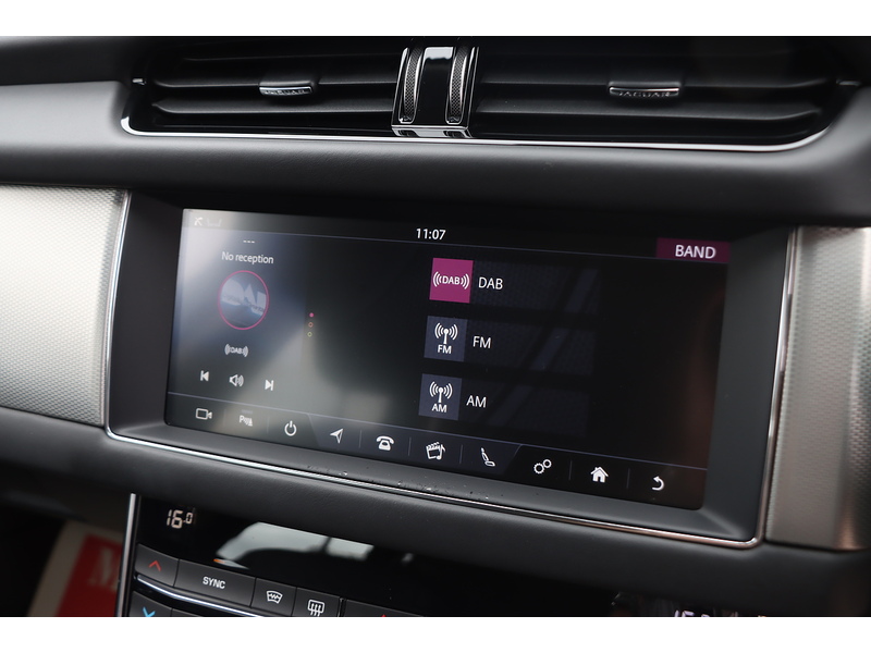 Jaguar 2.0I PORTFOLIO GPF SPORTBRAKE 5DR PETROL AUTO HEATED SEATS SATNAV BLUETOOTH DAB STEREO APPLE CARPLAY REAR CAMERA WITH PARKING AIDS ONLY 72000 MILES SH 72-74 Mitcham Road