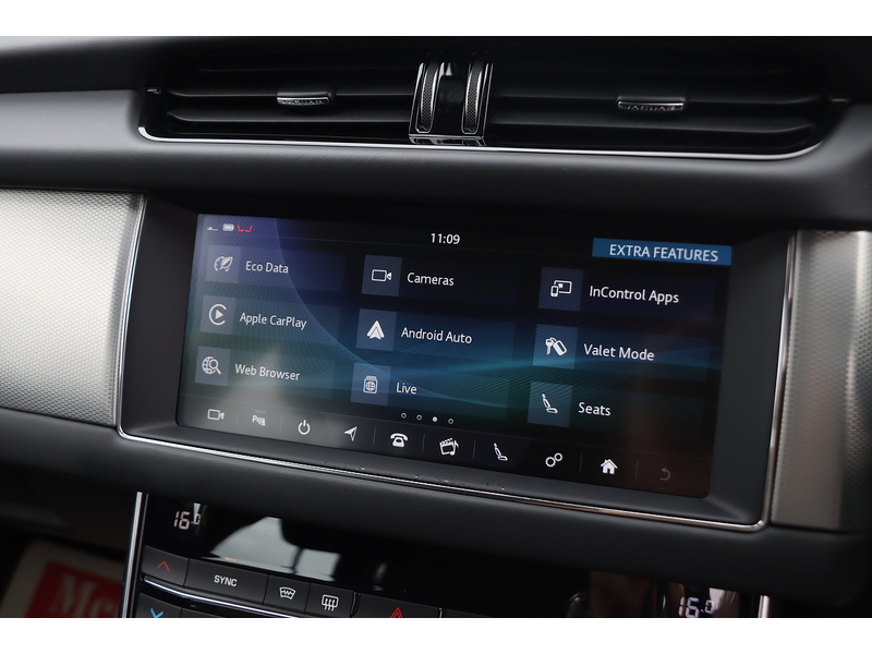 Jaguar 2.0I PORTFOLIO GPF SPORTBRAKE 5DR PETROL AUTO HEATED SEATS SATNAV BLUETOOTH DAB STEREO APPLE CARPLAY REAR CAMERA WITH PARKING AIDS ONLY 72000 MILES SH 72-74 Mitcham Road