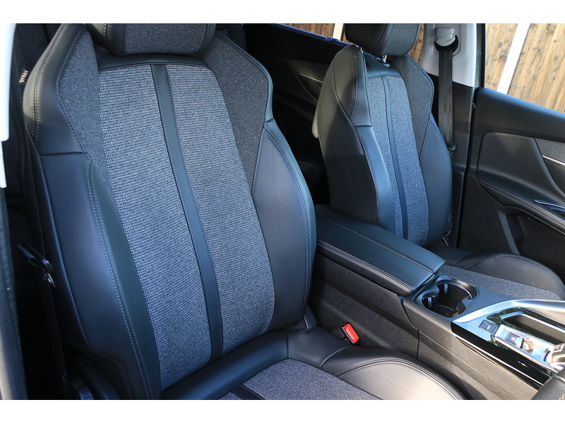 Peugeot 1.6 PURETECH ALLURE SUV 5DR PETROL EAT AUTO 7 SEATER I-COCKPIT DIGITAL DASH SATNAV APPLE CAR PLAY/ANDROID AUTO REAR CAMERA PARKING AIDS 49000 MILES SH 72-74 Mitcham Road