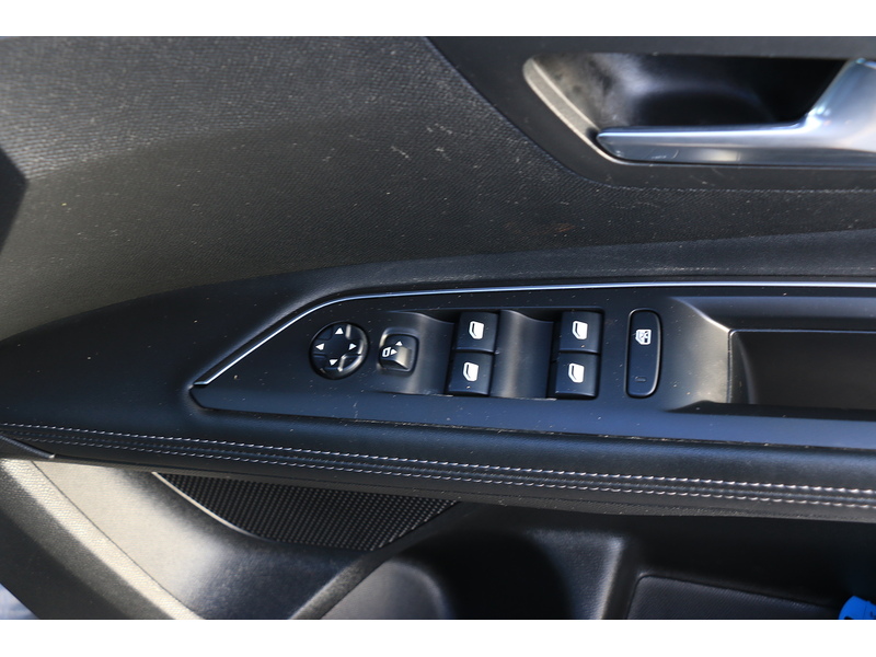 Peugeot 1.6 PURETECH ALLURE SUV 5DR PETROL EAT AUTO 7 SEATER I-COCKPIT DIGITAL DASH SATNAV APPLE CAR PLAY/ANDROID AUTO REAR CAMERA PARKING AIDS 49000 MILES SH 72-74 Mitcham Road
