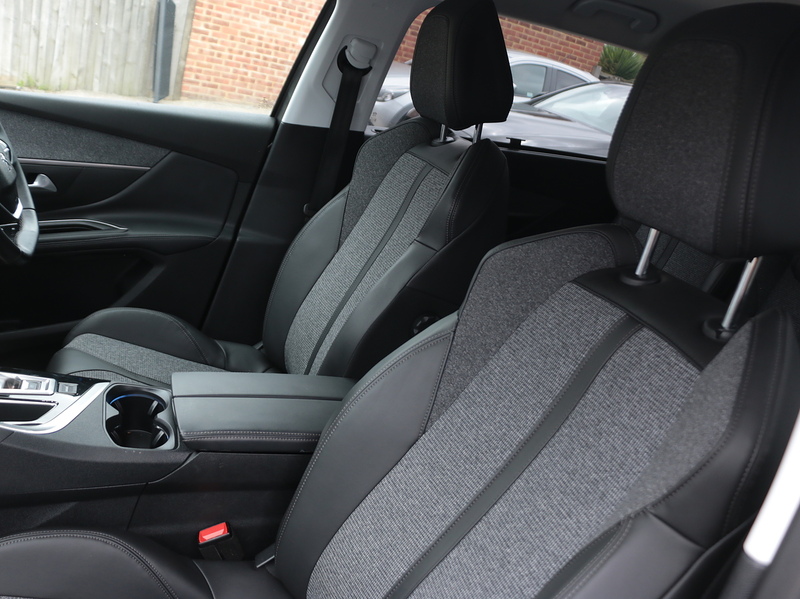 Peugeot 1.6 PURETECH ALLURE SUV 5DR PETROL EAT AUTO 7 SEATER I-COCKPIT DIGITAL DASH SATNAV APPLE CAR PLAY/ANDROID AUTO REAR CAMERA PARKING AIDS 49000 MILES SH 72-74 Mitcham Road