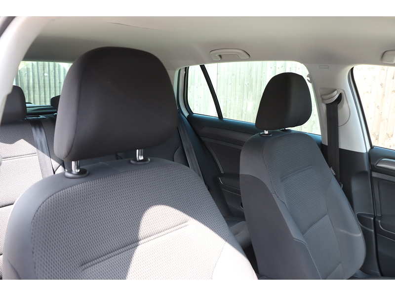 Volkswagen 1.0 TSI MATCH HATCHBACK 5DR PETROL DSG AUTO SATNAV BLUETOOTH DAB STEREO AIR CONDITIONING APPLE CARPLAY PARKING AIDS ONLY 77000 MILES SH NO ULEZ CHARGE 72-74 Mitcham Road