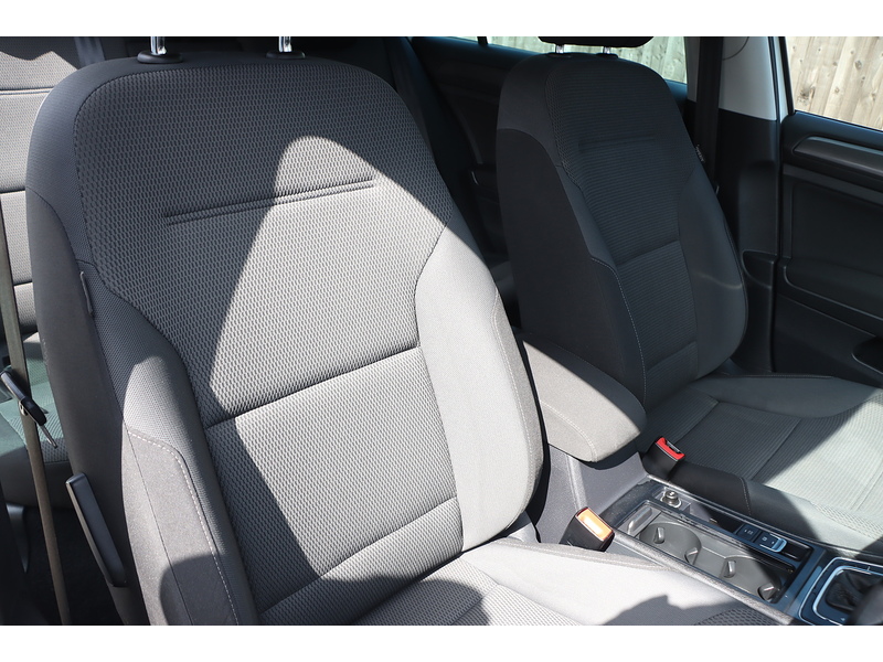 Volkswagen 1.0 TSI MATCH HATCHBACK 5DR PETROL DSG AUTO SATNAV BLUETOOTH DAB STEREO AIR CONDITIONING APPLE CARPLAY PARKING AIDS ONLY 77000 MILES SH NO ULEZ CHARGE 72-74 Mitcham Road