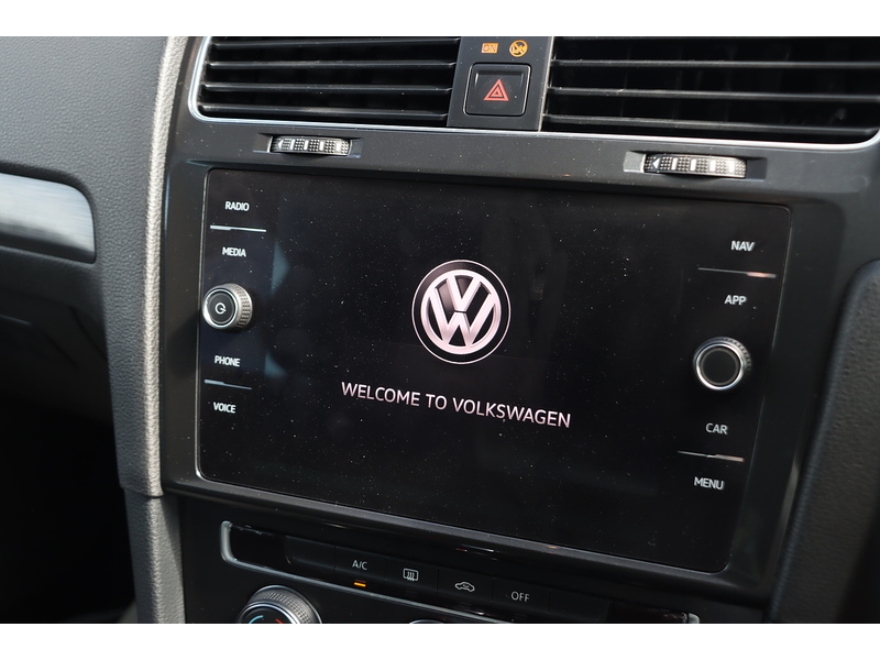 Volkswagen 1.0 TSI MATCH HATCHBACK 5DR PETROL DSG AUTO SATNAV BLUETOOTH DAB STEREO AIR CONDITIONING APPLE CARPLAY PARKING AIDS ONLY 77000 MILES SH NO ULEZ CHARGE 72-74 Mitcham Road