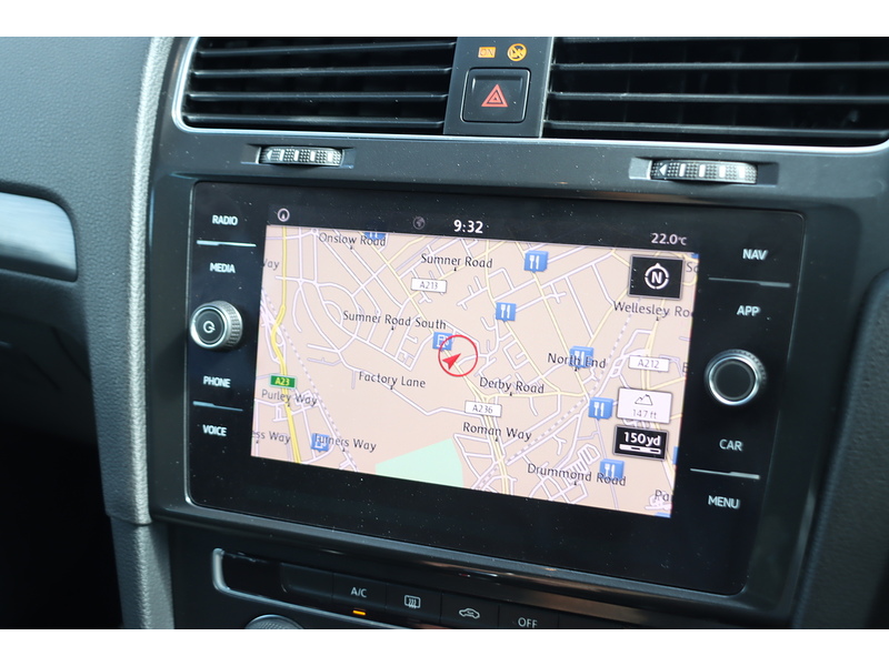 Volkswagen 1.0 TSI MATCH HATCHBACK 5DR PETROL DSG AUTO SATNAV BLUETOOTH DAB STEREO AIR CONDITIONING APPLE CARPLAY PARKING AIDS ONLY 77000 MILES SH NO ULEZ CHARGE 72-74 Mitcham Road