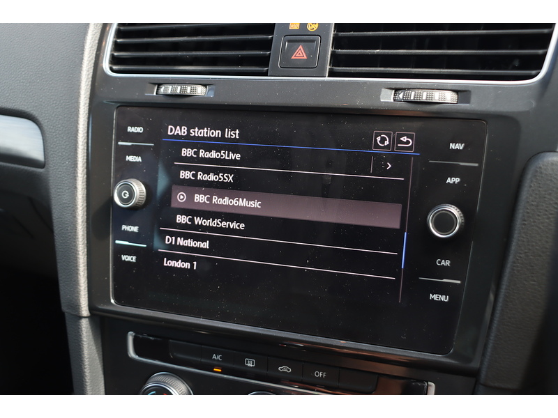 Volkswagen 1.0 TSI MATCH HATCHBACK 5DR PETROL DSG AUTO SATNAV BLUETOOTH DAB STEREO AIR CONDITIONING APPLE CARPLAY PARKING AIDS ONLY 77000 MILES SH NO ULEZ CHARGE 72-74 Mitcham Road